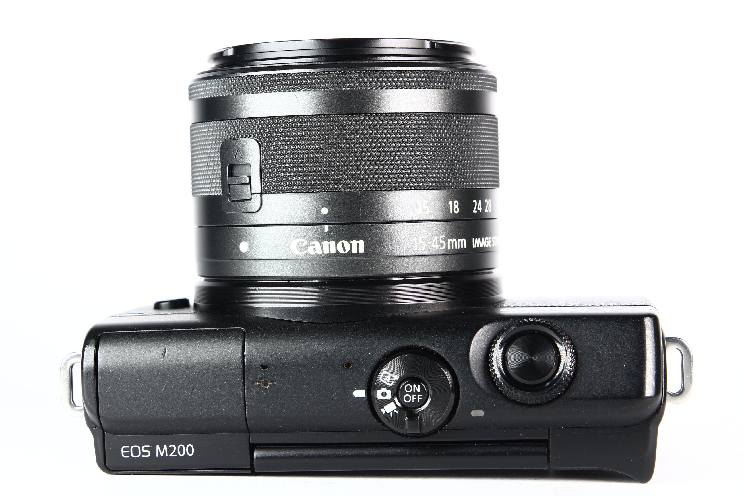 Cámara Digital CANON EOS M200 con lente 15-45mm. Usada